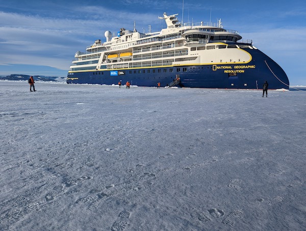 X-bow design ship- Antarctica 4.jpg